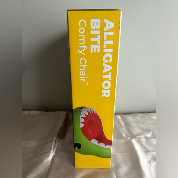 Good Banana Alligator Bite Comfy Chair Brand New - Picture 5 of 8